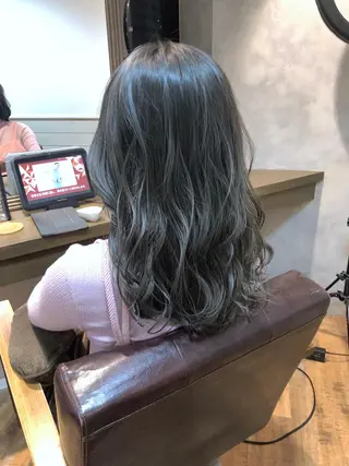 セミロング 髪質改善くすみカラー 🍀/石川大輔のヘアスタイル