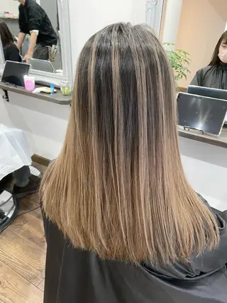 ロング バレイヤージュ 隅中秀弥のヘアスタイル