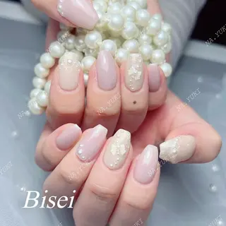 ネイル 🦋 Queenieのネイルデザイン