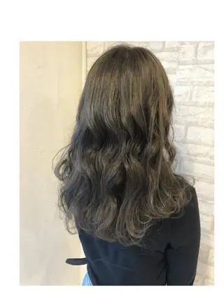 カラー ロング RU RIのヘアスタイル