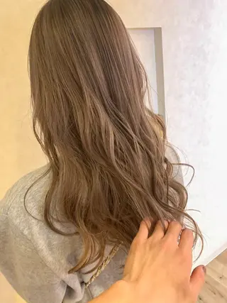 ロング Lit.豊橋 夏目のヘアスタイル