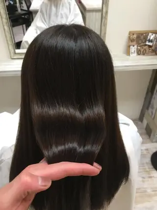ロング パーマ 酸性ストレート／カラ ー/山下高明のヘアスタイル