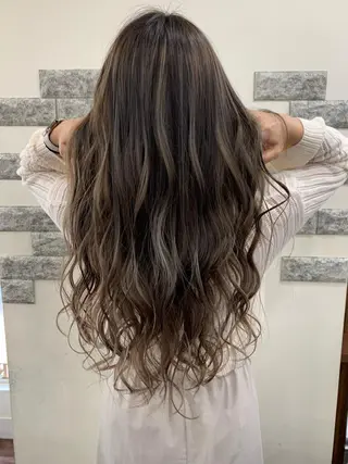 ロング カラー 薄田 珠美のヘアスタイル