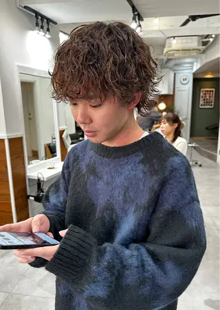 ミディアム パーマ メンズ グランジヘア 無造作ヘアHYUGAのヘアスタイル