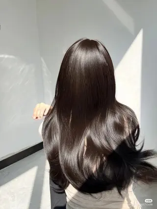 セミロング カラー 縮毛矯正をしている人 のためのカラーのヘアスタイル