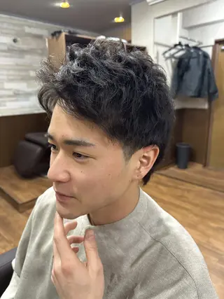 パーマ メンズ レイヤーカット/前髪 顔まわり/大田哲也のヘアスタイル