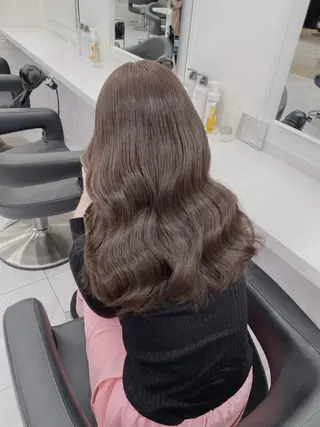 カラー ブリーチ縮毛矯正加藤 赤み無し透明感ヘアのヘアスタイル