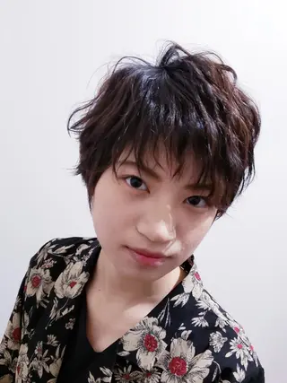 ショート パーマ 饒平名 知也のヘアスタイル
