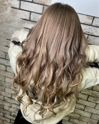 ロング カラー ヘアアレンジ 🍑🧋ハイトーン 暖色カラーlucaのヘアスタイル