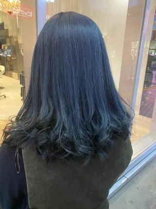 セミロング デザインカラー✨新倉 佑奈のヘアスタイル