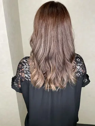 ミディアム カラー 平田 怜のヘアスタイル