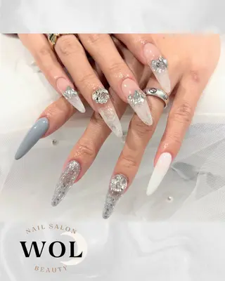 ネイル WOL🌙 momokoのネイルデザイン