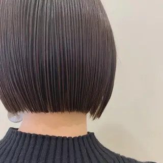 ショート カラー ぱつっとボブ/ 小野あかねのヘアスタイル