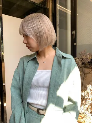 セミロング カラー ヘアアレンジ 🌟小顔レイヤー× 赤み消し透明感カラーのヘアスタイル