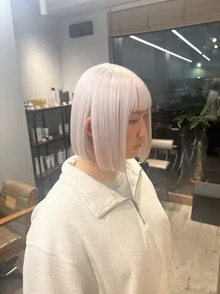 ショート カラー ブリーチ毛の縮毛矯正 ハイトーン/岡本智樹のヘアスタイル