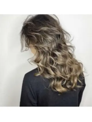 カラー 堤 麻衣子のヘアスタイル