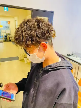ショート パーマ メンズ 丸田 幹太のヘアスタイル