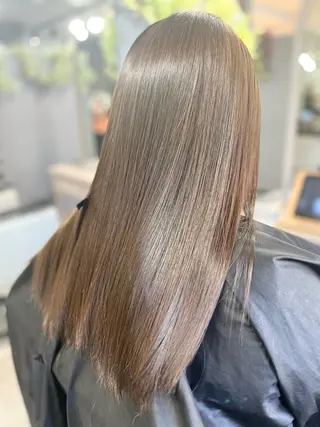 セミロング サエキ マナミのヘアスタイル