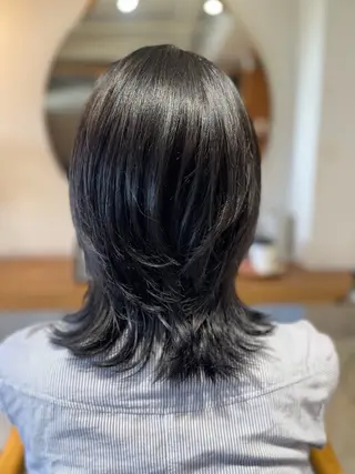ミディアム 塩川ももこ/ 自然な縮毛矯正のヘアスタイル