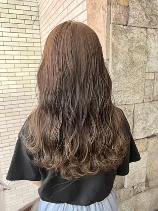 ロング カラー 蓮見  友里のヘアスタイル