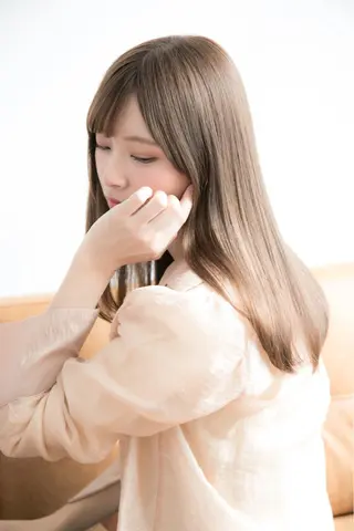 ミディアム トップ スタイリストのヘアスタイル