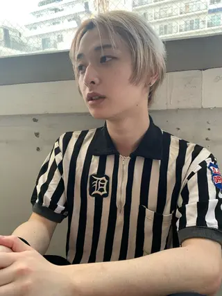 ショート カラー メンズ 💓パーマ，💗 レイヤーカットのヘアスタイル