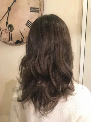 セミロング カラー 岩谷/ブリーチ 🪽透明感カラーのヘアスタイル