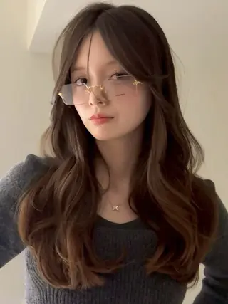 ロング カラー 三野宮 莉羽のヘアスタイル