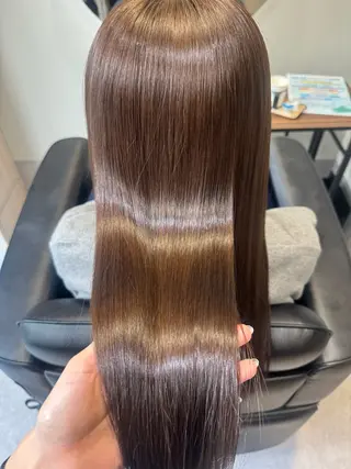ロング NAVY 橋本心 縮毛矯正のヘアスタイル