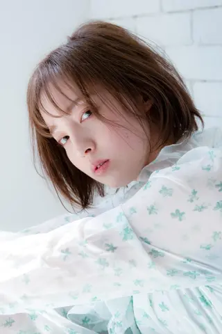 ミディアム HITOMI .のヘアスタイル