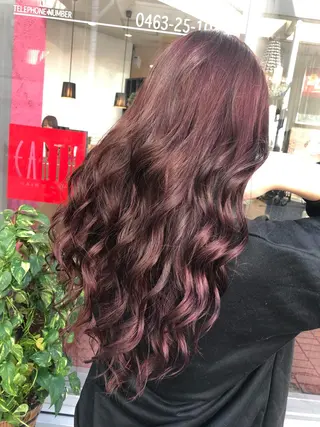 ロング デザインカラー✨新倉 佑奈のヘアスタイル