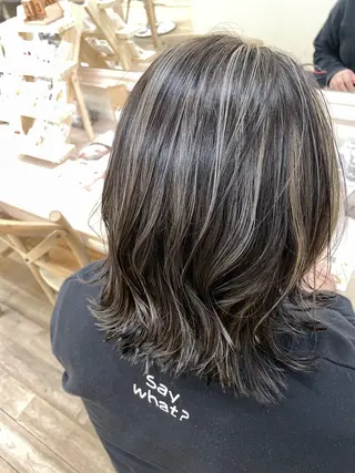 ミディアム 玉邑 美菜のヘアスタイル