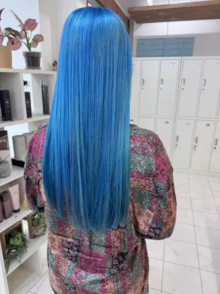 カラー 秋山 俊のヘアスタイル