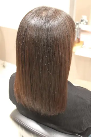 セミロング 大人女性に寄り添う 髪質改善サロンのヘアスタイル