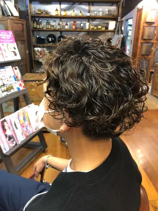 ミディアム パーマ メンズ 佐藤 美聡のヘアスタイル