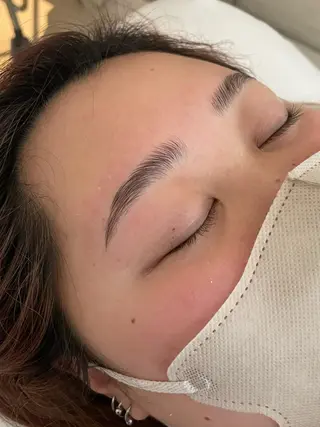 アイブロウ シノ🌿 / Dealo京橋店のマツエク・マツパデザイン