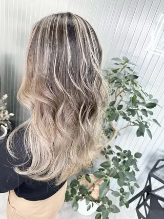 セミロング カラー LOOP hairのヘアスタイル