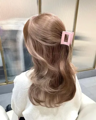 ロング カラー ヘアアレンジ 🤎小顔レイヤー /ベージュ🤎友香のヘアスタイル