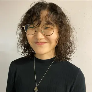 ミディアム パーマ Yuki☺︎パーマ レイヤーカットのヘアスタイル