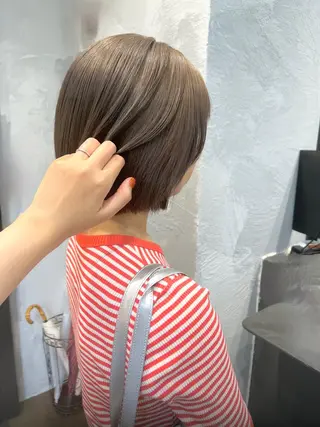 ショート カラー GiseL アンリのヘアスタイル