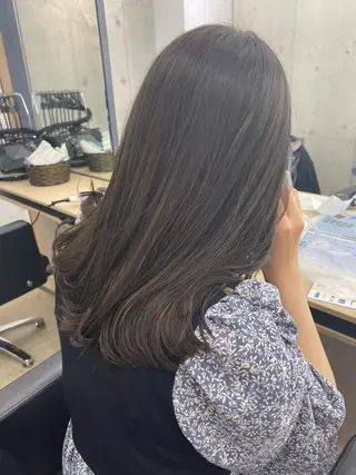 セミロング カラー オリーブ/アッシュ やわらか透明感カラーのヘアスタイル