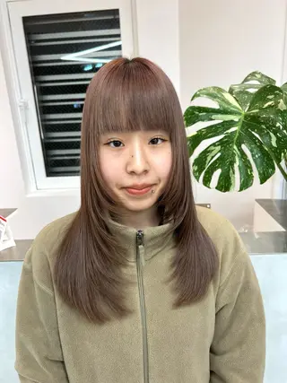 ロング カラー 小森聖奈 韓国風レイヤーカットのヘアスタイル