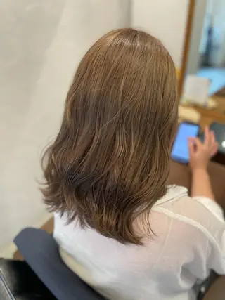 セミロング カラー 髪質改善カラー🫧 西岡 有希のヘアスタイル