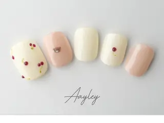 ショート カラー ネイル Aayley アイリ―サロンのネイルデザイン