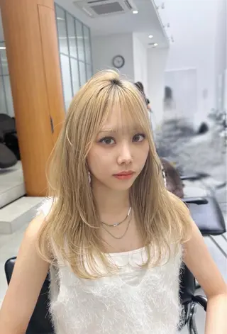 ロング カラー ブリーチなし 寒色カラーのヘアスタイル