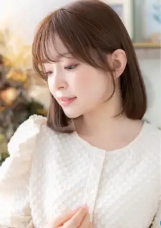 ミディアム カラー 星野 美桜のヘアスタイル