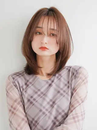 ミディアム カラー 小顔レイヤー/ ベージュ🤍Rieのヘアスタイル