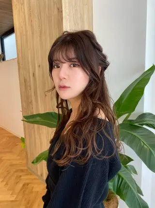 ロング 都筑 莉佳子のヘアスタイル