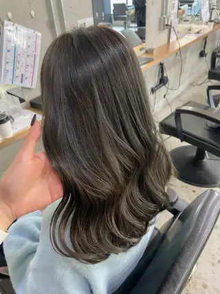 ロング カラー 安住 日花のヘアスタイル
