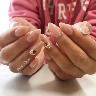 ネイル Petit Fleur所属・青柳 亜梨奈のマツエク・マツパデザイン